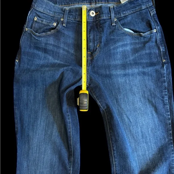 Like New Woman’s Levi’s Jeans - Picture 10 of 10